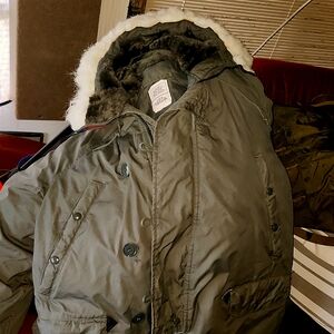 Military issue Extreme Cold weather type n-3b large. Green  synthetic  fur